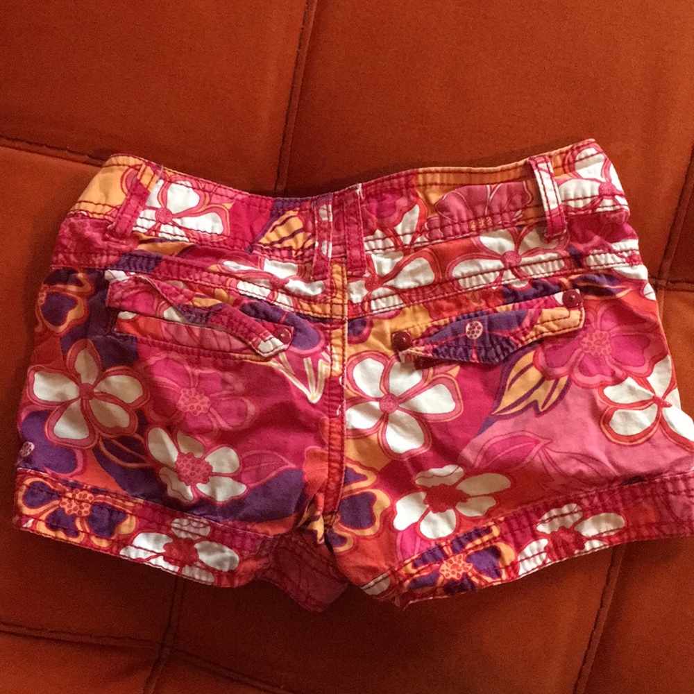 Girls limited too floral shorts! Size 8 slim.
